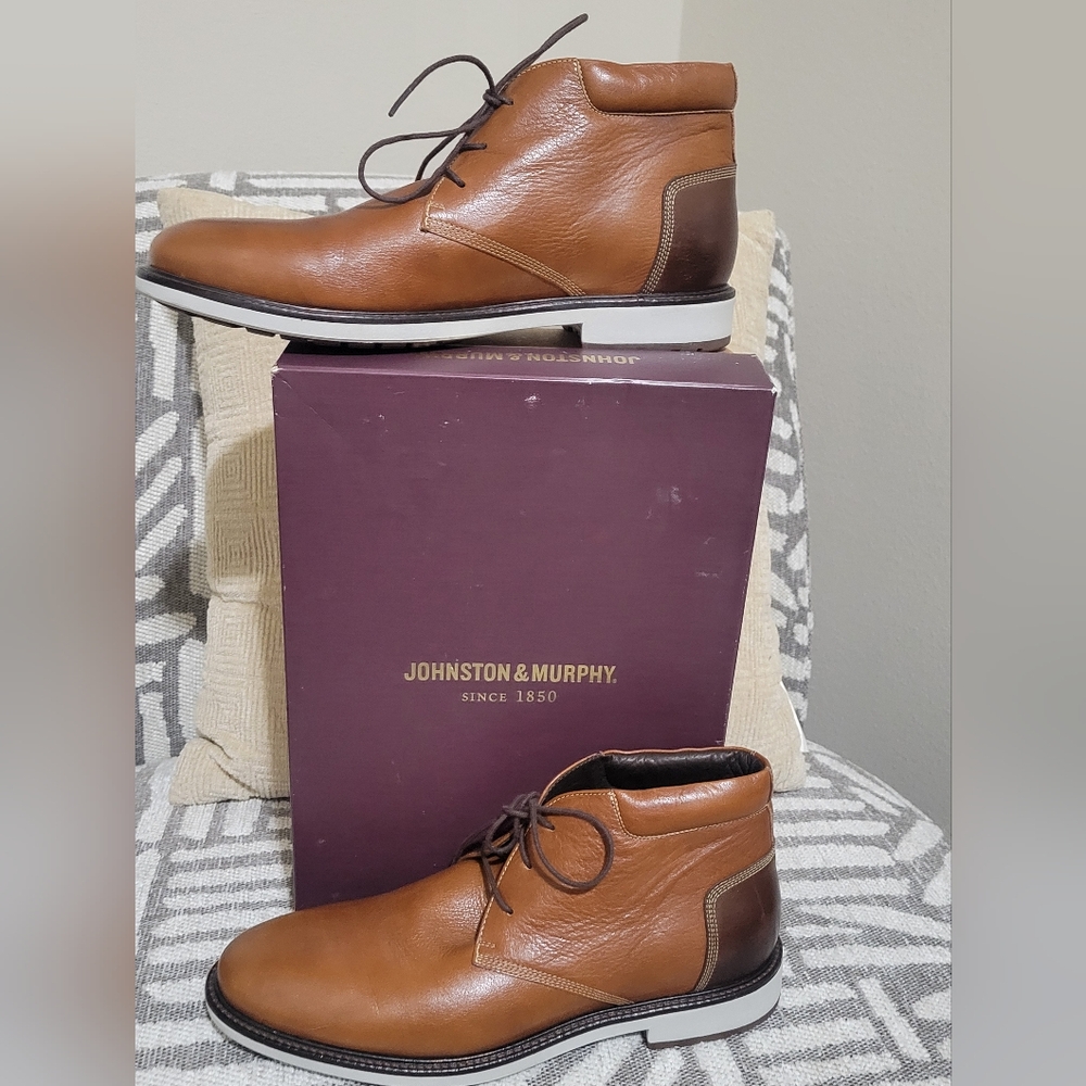 MEN Johnston & Murphy Tan Chukka Boots - Picture 3 of 5